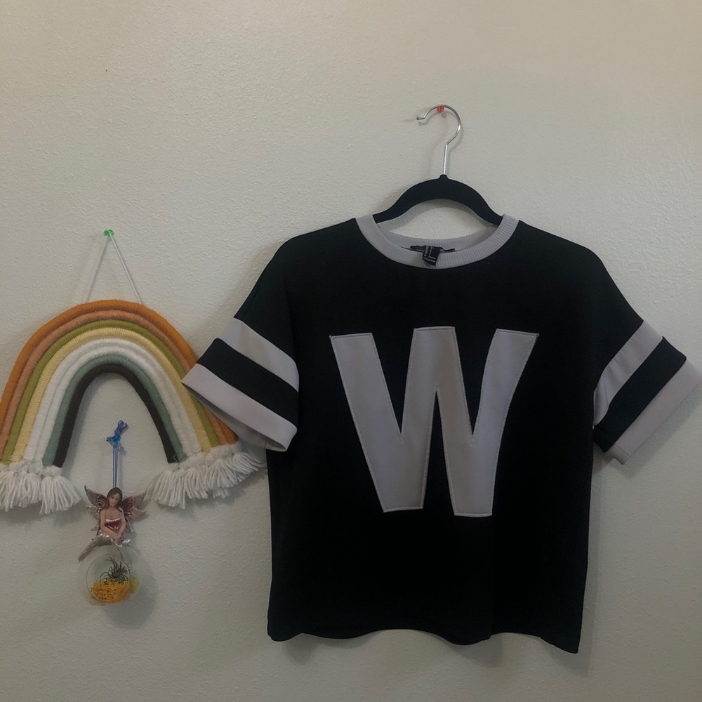 black & white “W” jersey 🖤